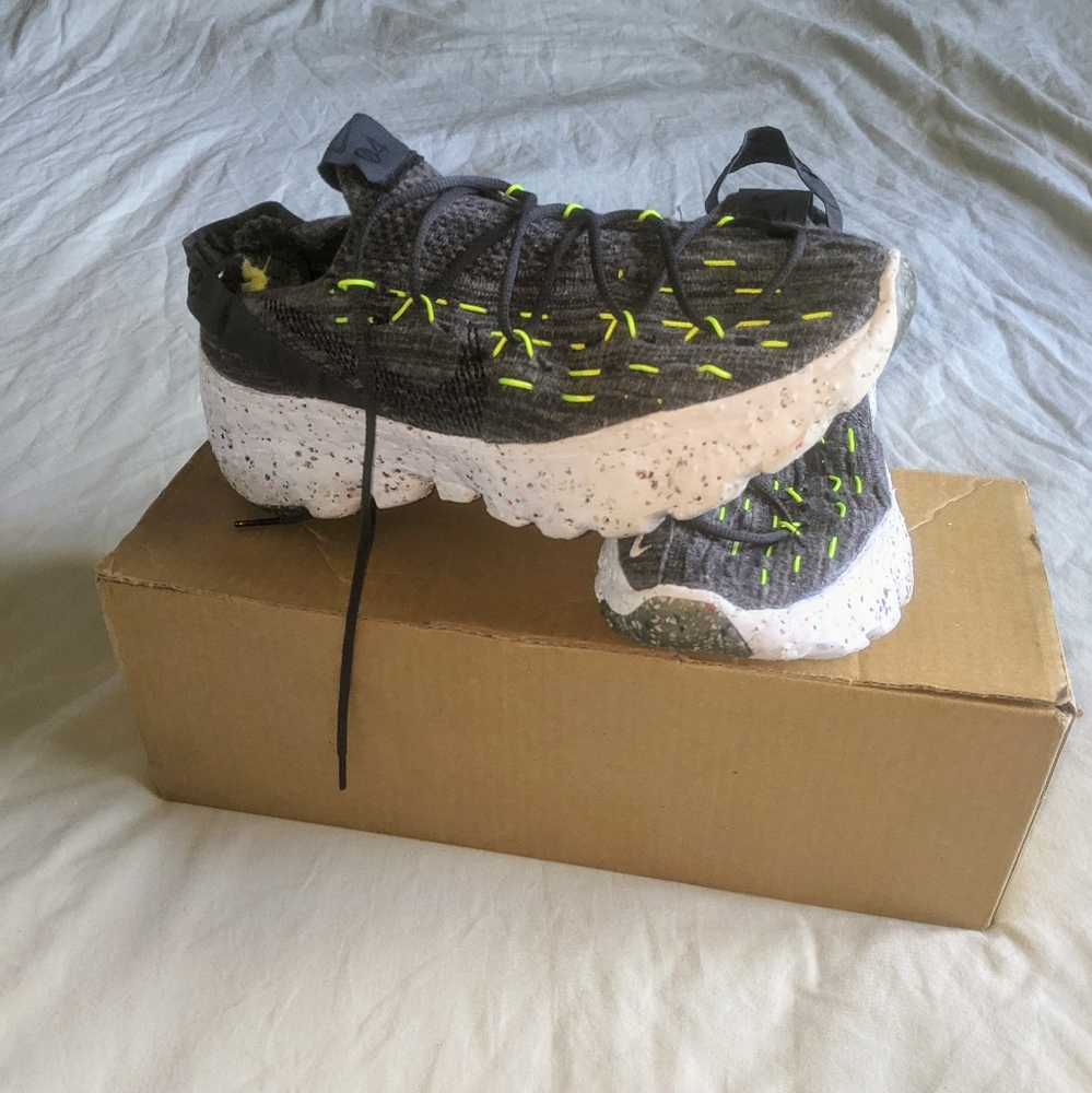 NIKE Space Hippie 04